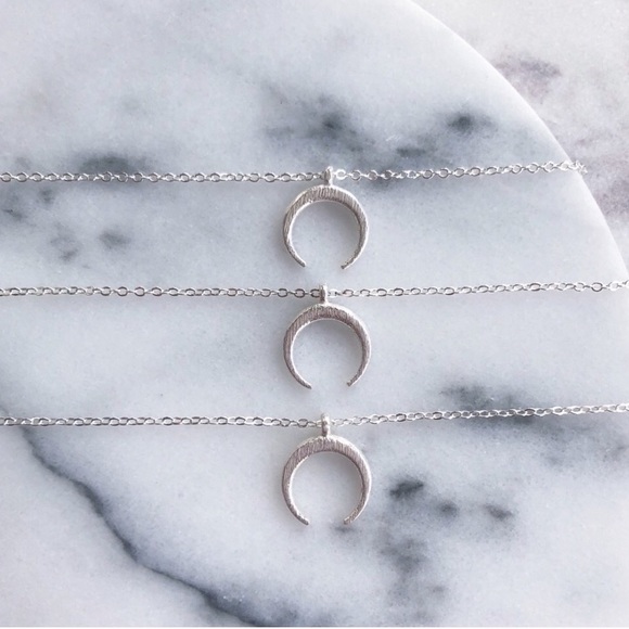 Simple Sanctuary Jewelry - 🔥2X HP🔥 ✨SALE✨ New Silver Crescent Necklace