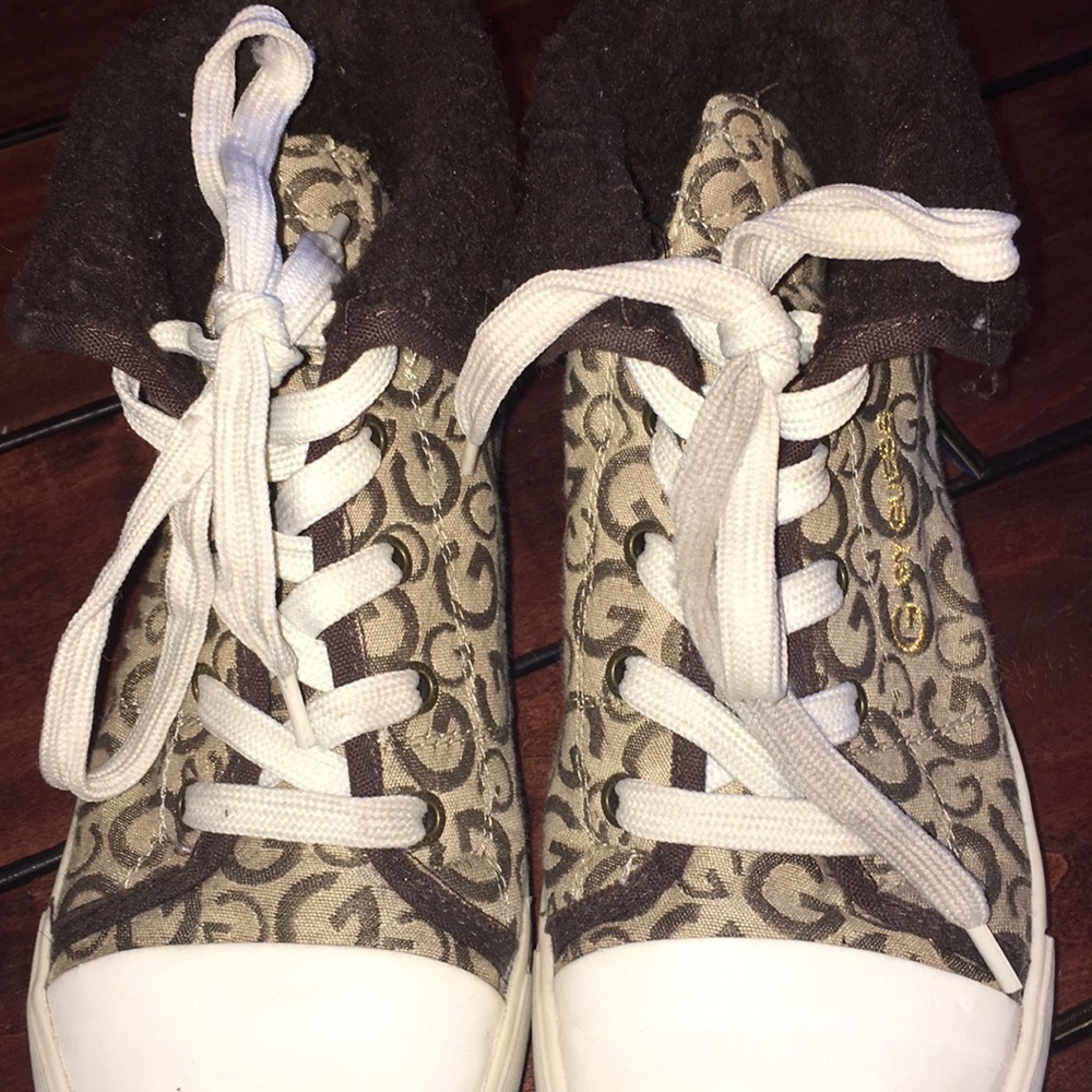 These shoes can be worn in multiple ways!!