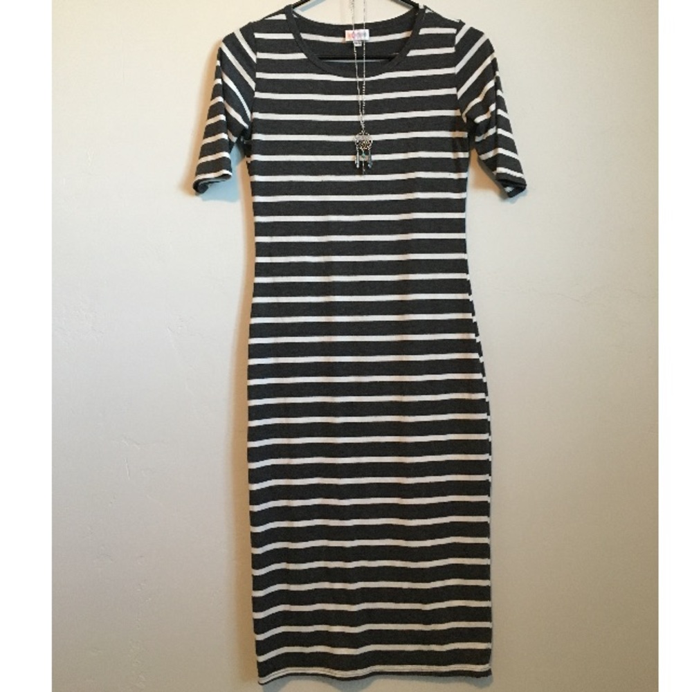 🎀 Lularoe Gray and White Julia XXS 🎀