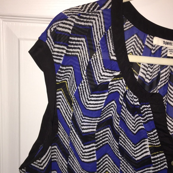 Daniel Rainn chevron capped sleeve top 2x - Picture 3 of 5