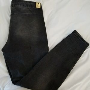 Guess Jeans in Worn Black