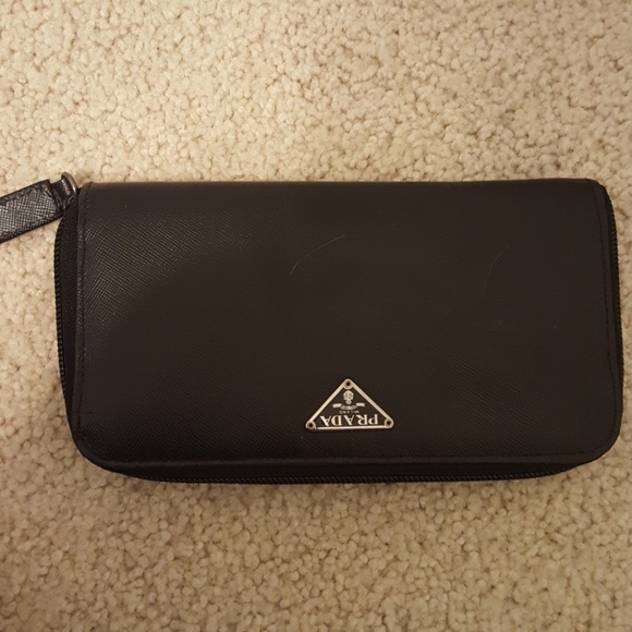 Chanel handbag AND Prada wallet - Picture 5 of 8