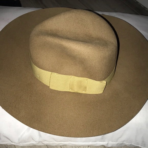 A Fashion Hat - Picture 3 of 5