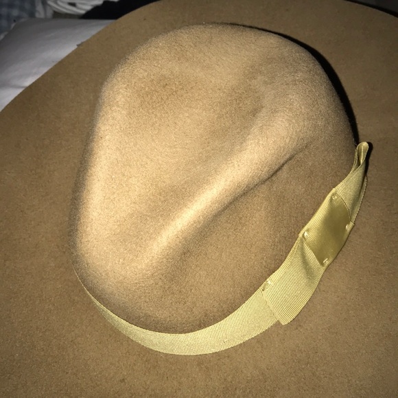 A Fashion Hat - Picture 4 of 5
