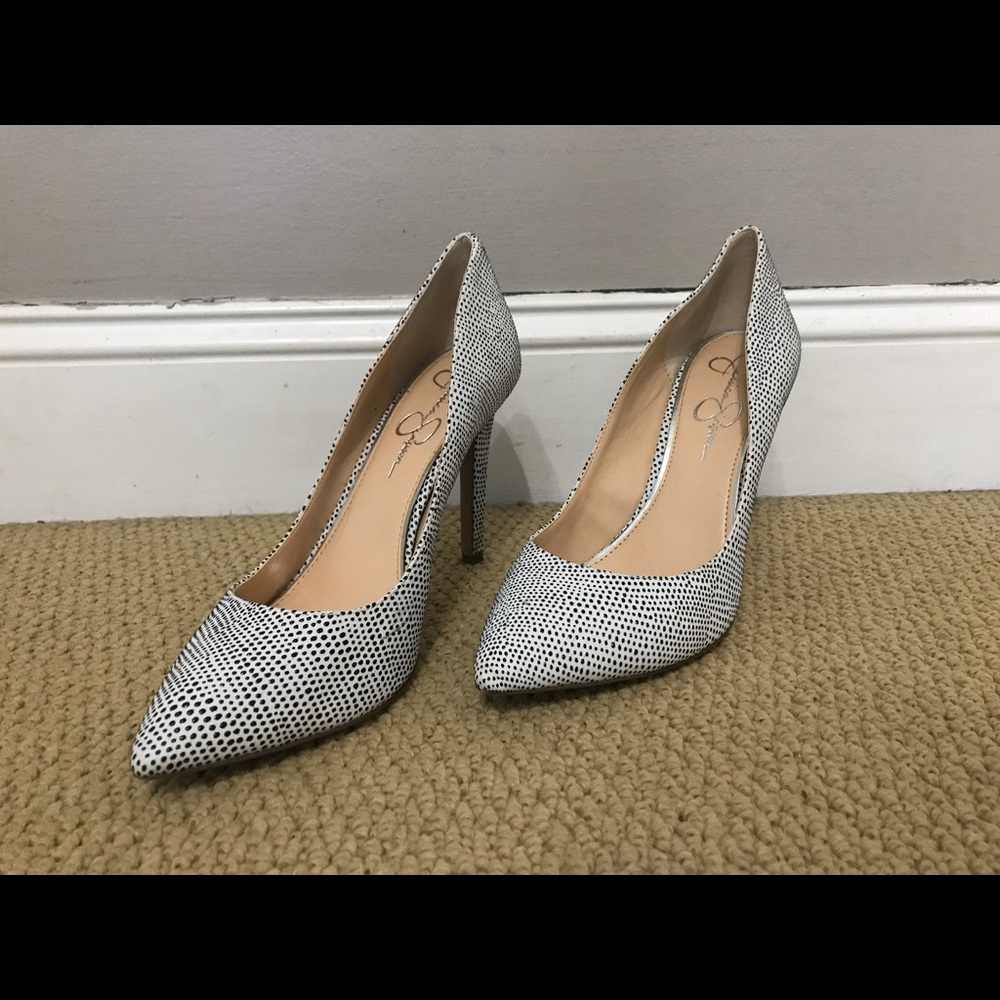 Jessica Simpson pumps