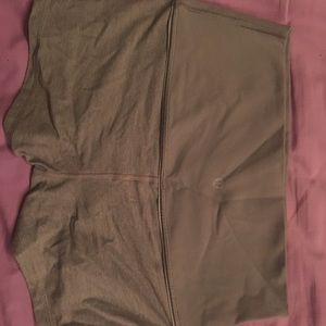 Lululemon Boogie Shorts roll down size 6