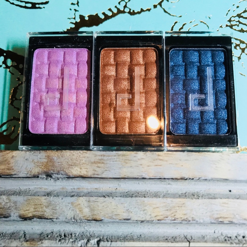 Doucce Freematic eyeshadow trio