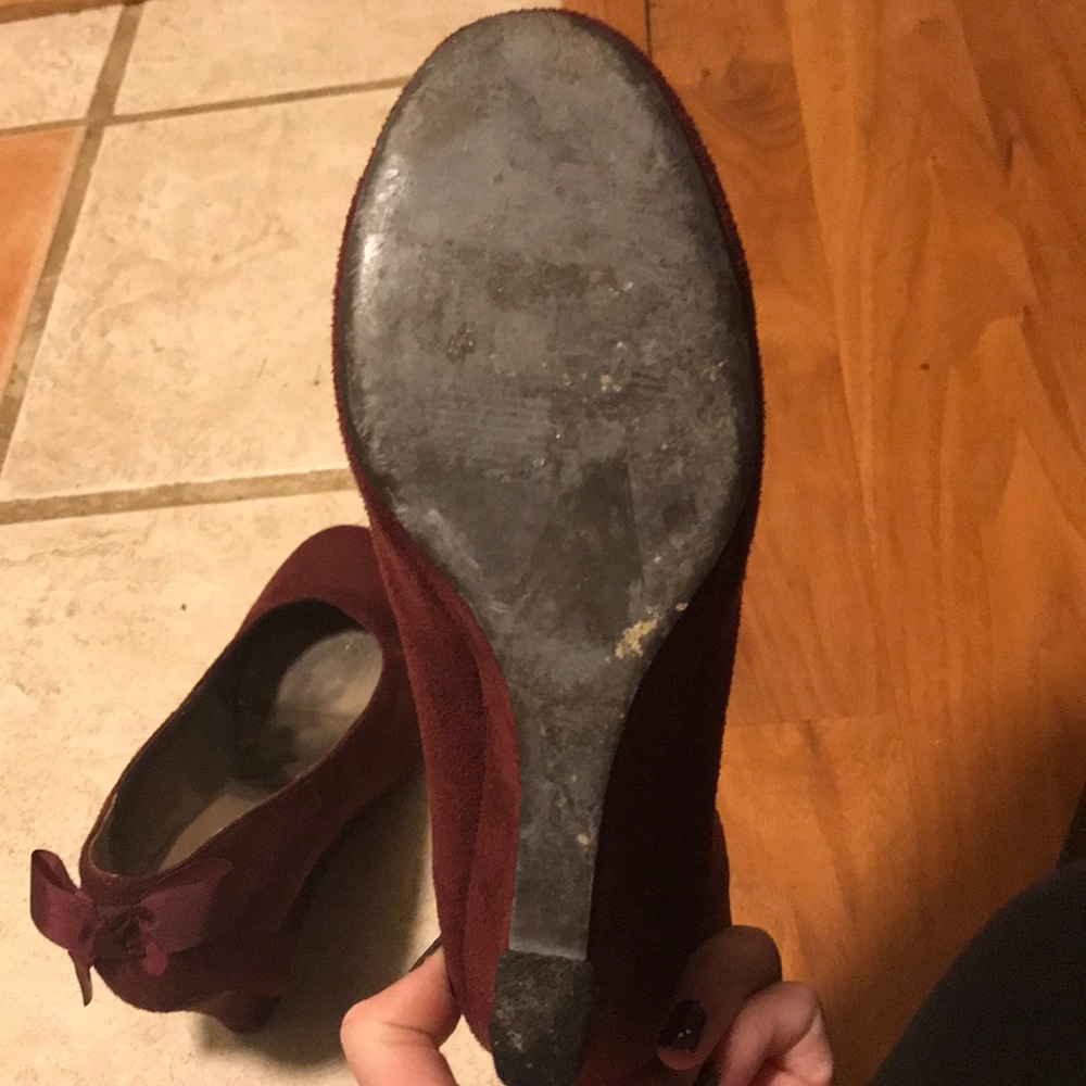 Maroon Bow Wedges - Picture 5 of 5