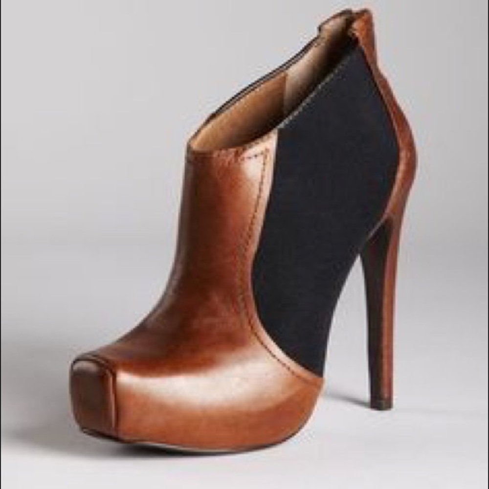 Jessica Simpson LIVIA