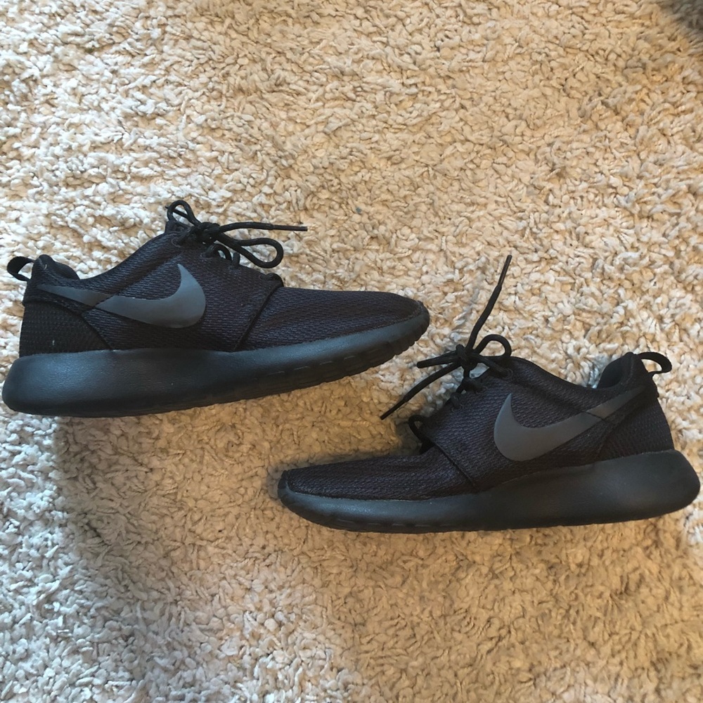 Nike Roshe - all black