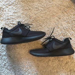 Nike Roshe - all black