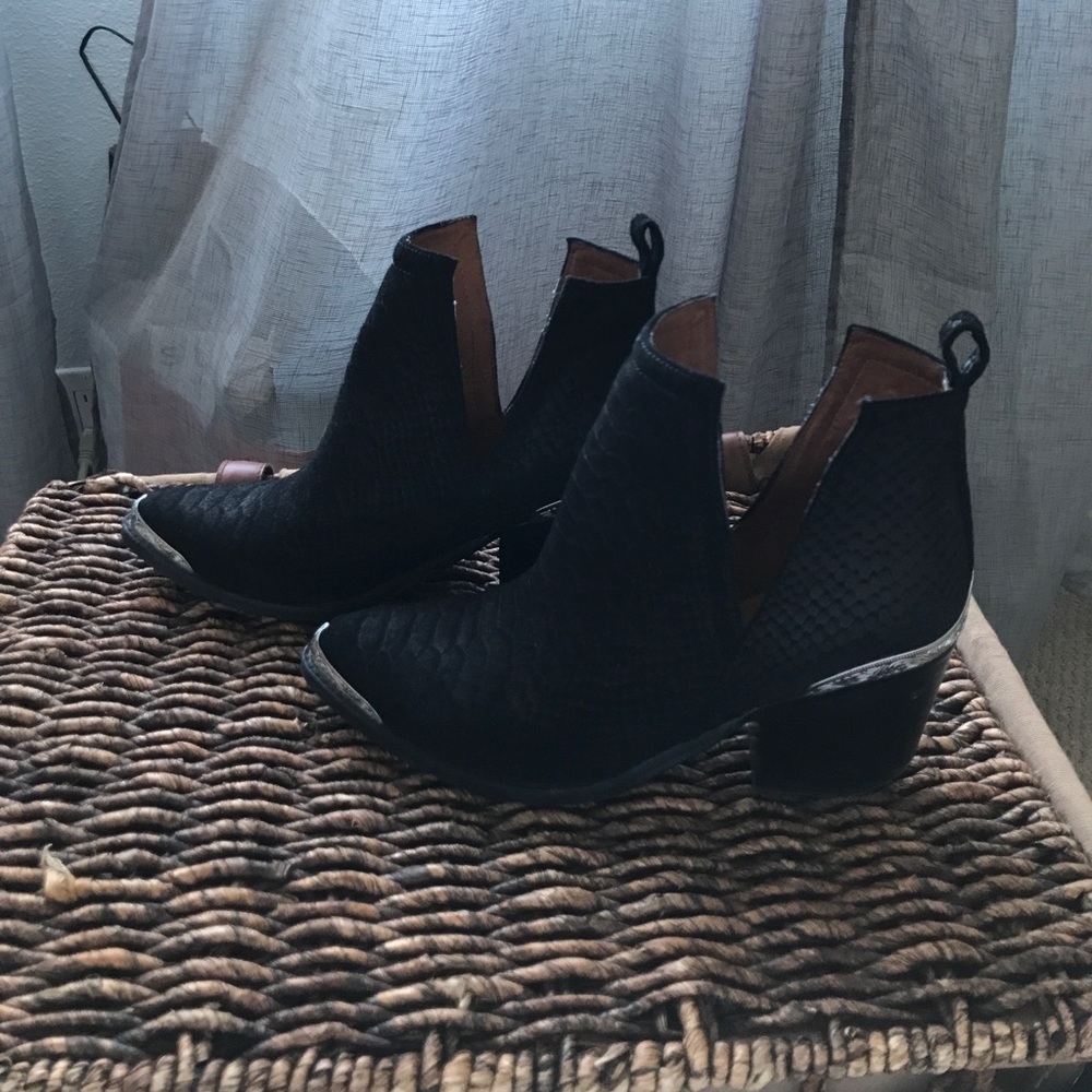 RARE Hunt the Plains Cromwell booties