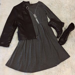 Gray princess waist 3/4 sleeve skater dress EUC