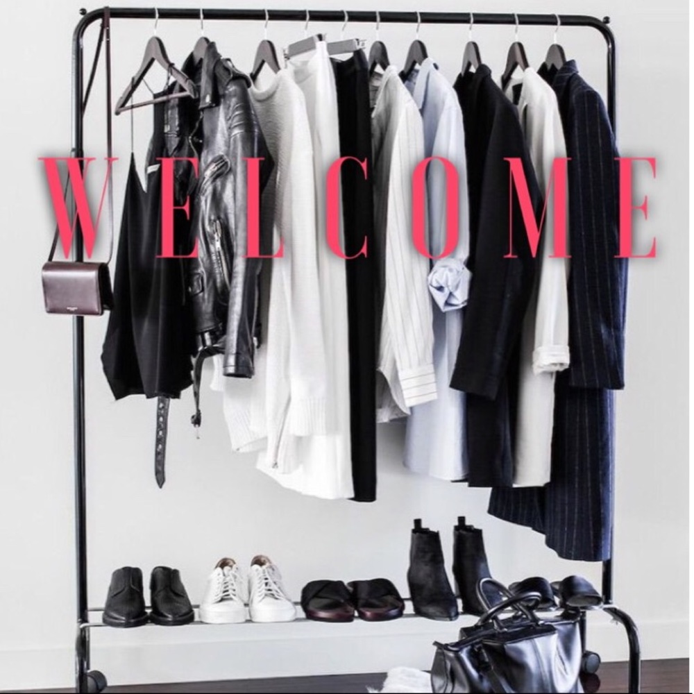 CLOSET RULES BELOW ✨ - Picture 1 of 1