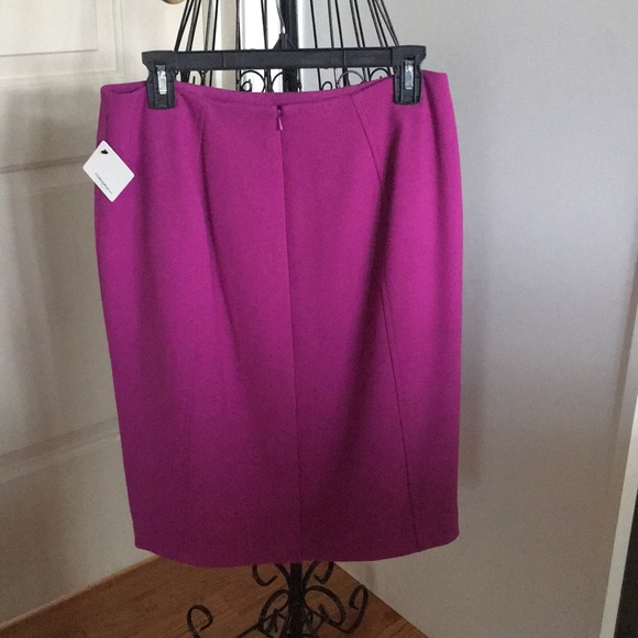 Seamed magenta skirt by Halogen - Picture 2 of 2