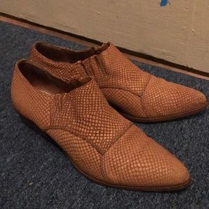 Vintage Nine West Snake skin pointed booties