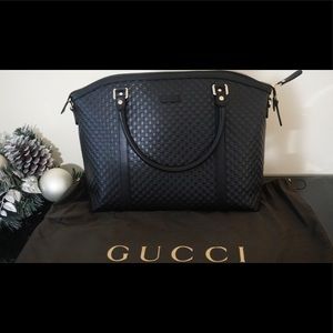 Brand NEW, with tags Classic GUCCI purse.