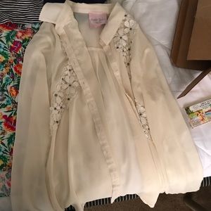 Women’s button up top