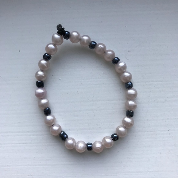 Blush pink & gunmetal beaded elastic bracelet - Picture 5 of 5