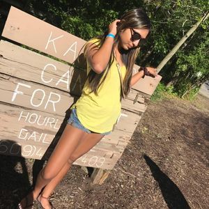 Meet your Posher, Henisha