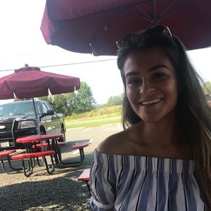 Meet your Posher, Adia