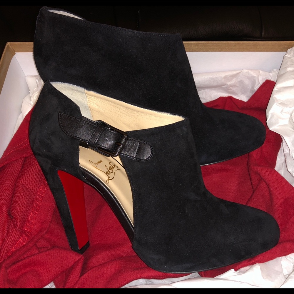 Christian Louboutin - AUTHENTIC BRAND NEW SIZE 38