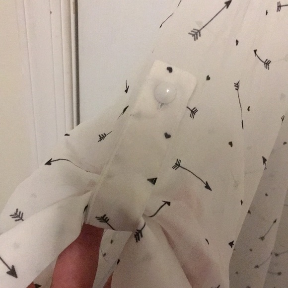 Torrid arrows and hearts button back close top 3 - Picture 3 of 6