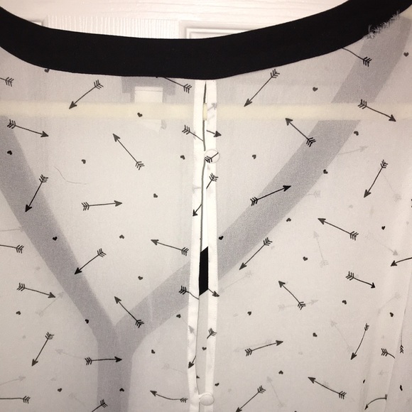 Torrid arrows and hearts button back close top 3 - Picture 5 of 6