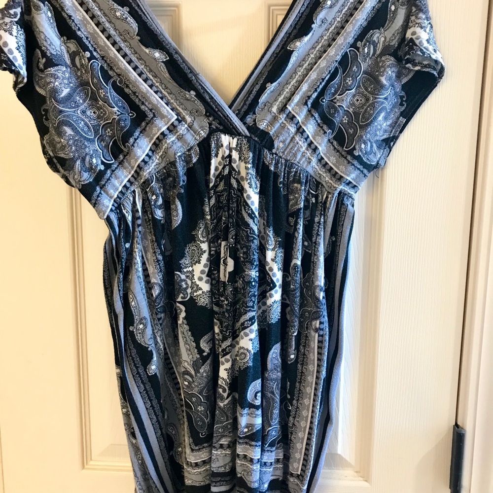 Cute V neck float top