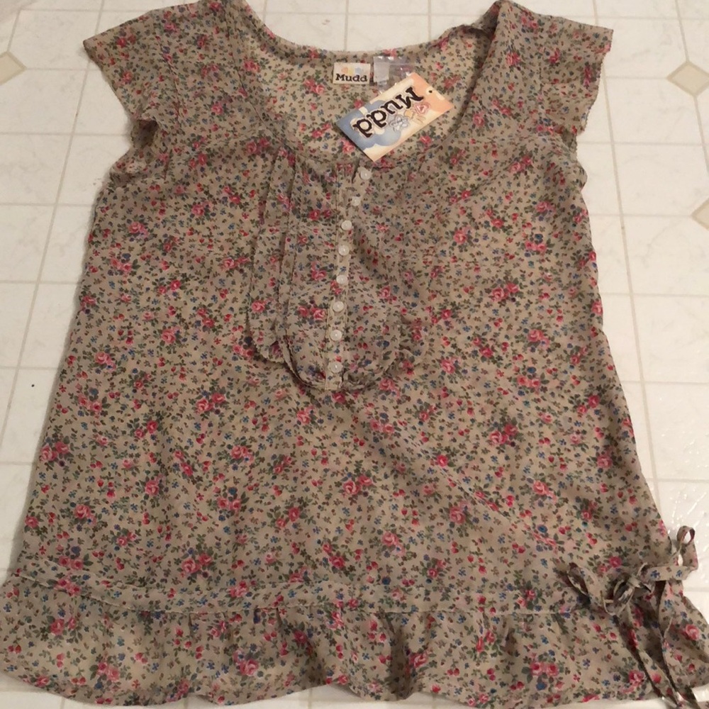 Mudd blouse size S. Never worn.Tags attached