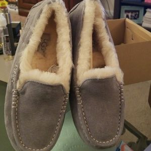 Ugg slippers ansley size 6 light grey