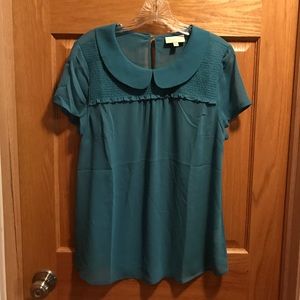 Short-Sleeve Peter Pan Collar Top