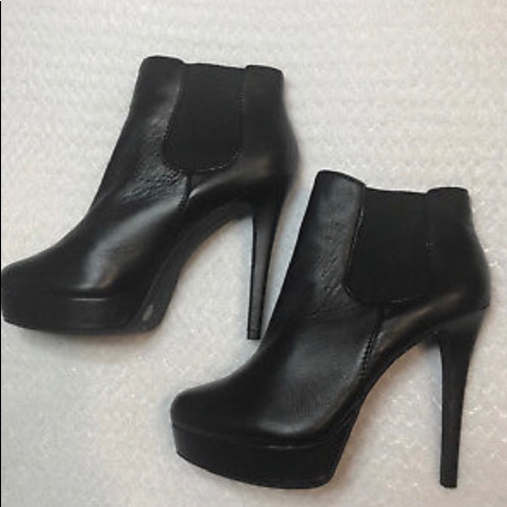 Gianni Bini booties