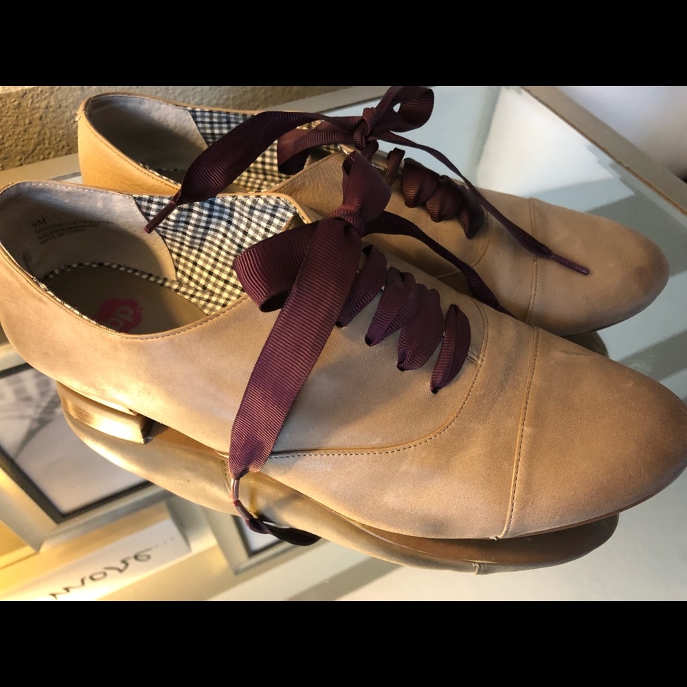 Nude with Burgandy Tie loafers