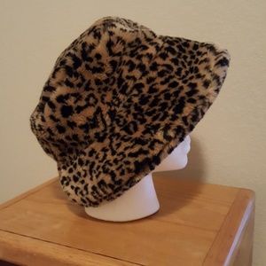 Woman's leopard print hat