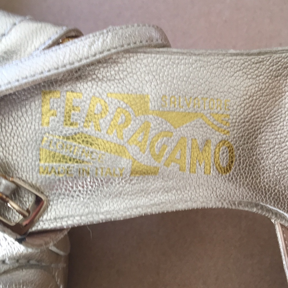 Vintage Ferragamo Gold Leaf heels - Picture 2 of 7