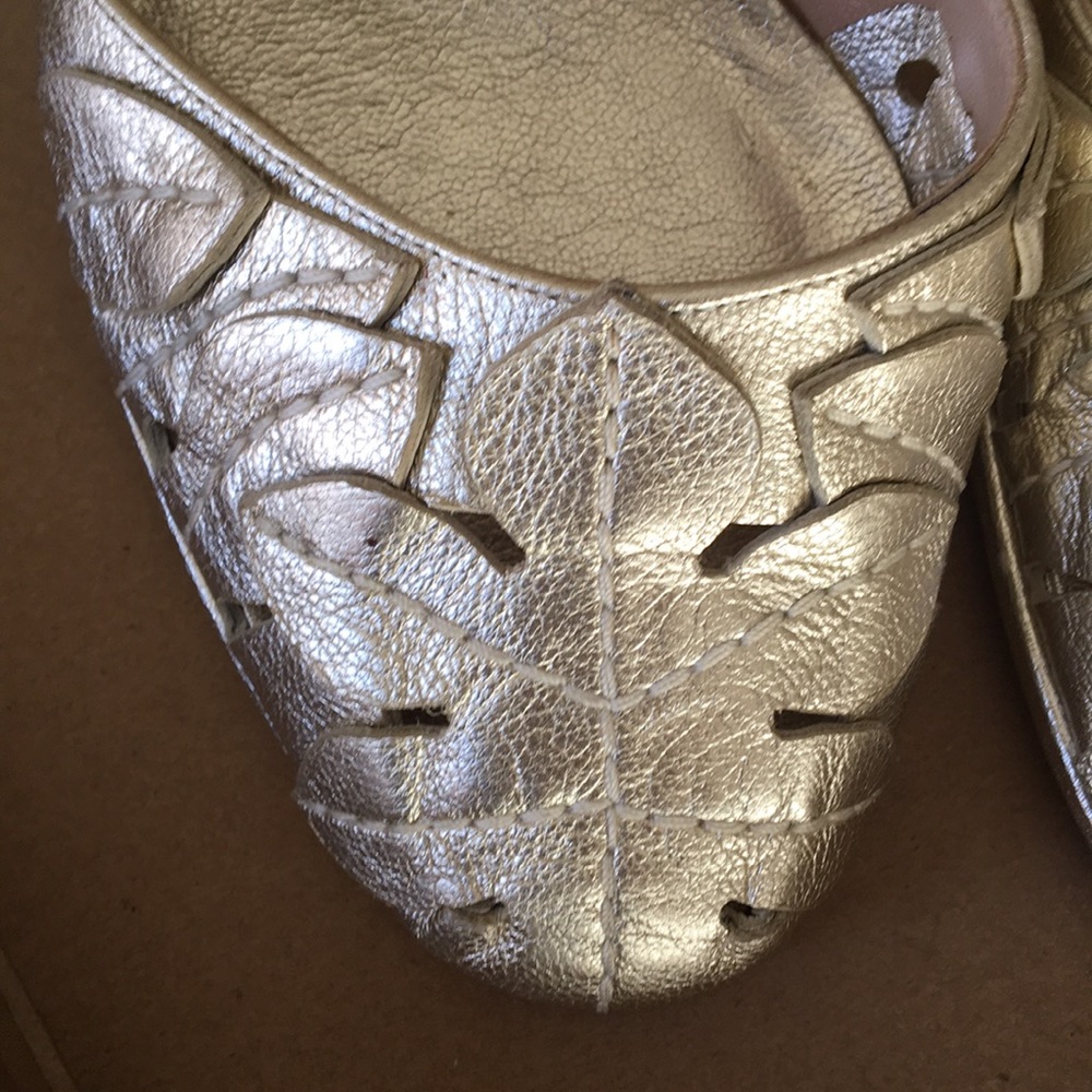 Vintage Ferragamo Gold Leaf heels - Picture 5 of 7