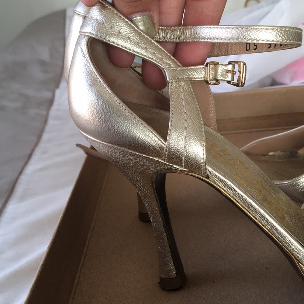 Vintage Ferragamo Gold Leaf heels - Picture 6 of 7