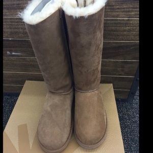 Tall chestnut Bailey Bow Uggs!