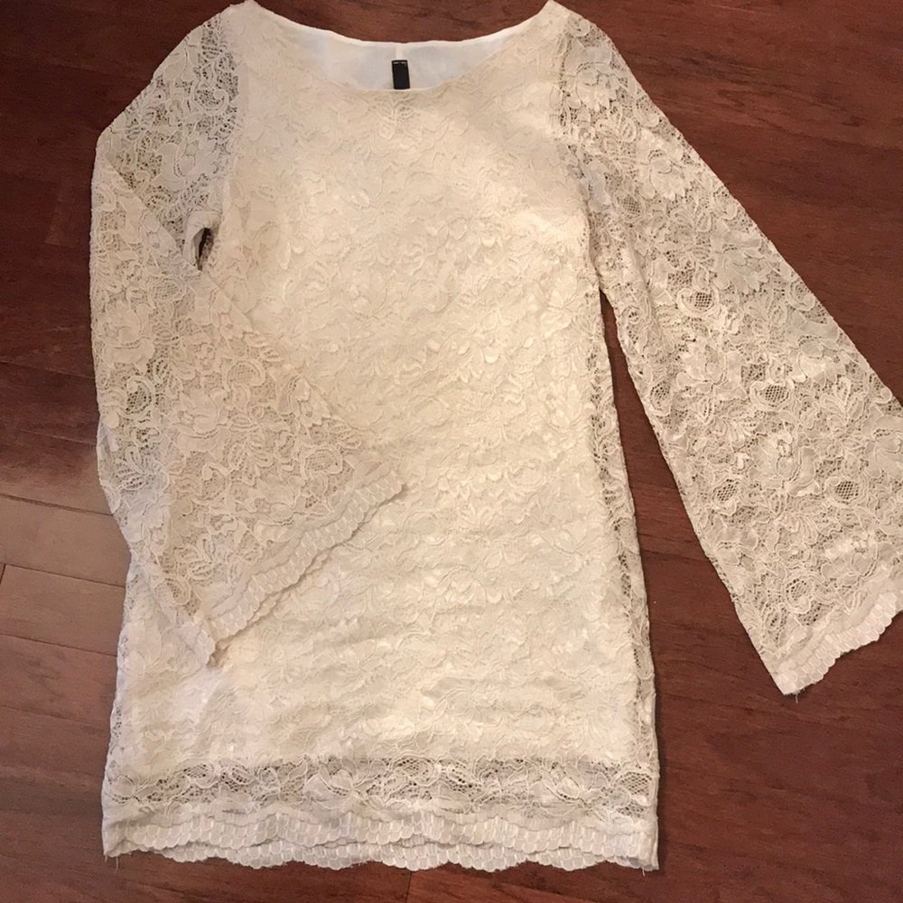 Lace bell sleeved dress