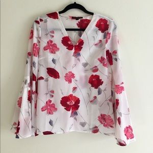 ✨ Banana Republic pretty floral blouse ✨