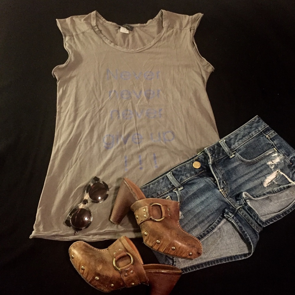 SoAllure Distressed Graphic Tee - Olive