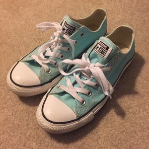 Tiffany blue low top Converse