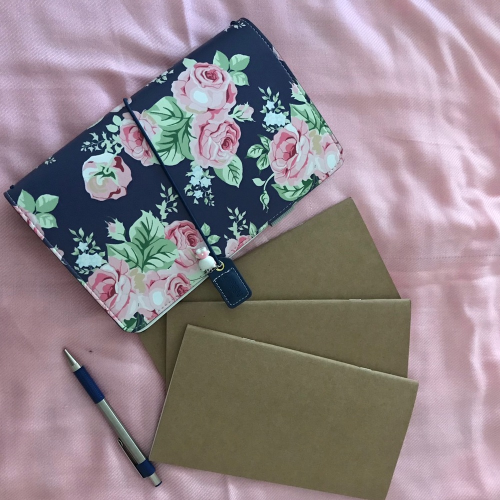 Webster’s Pages Navy Floral Traveler’s Notebook - Picture 1 of 5