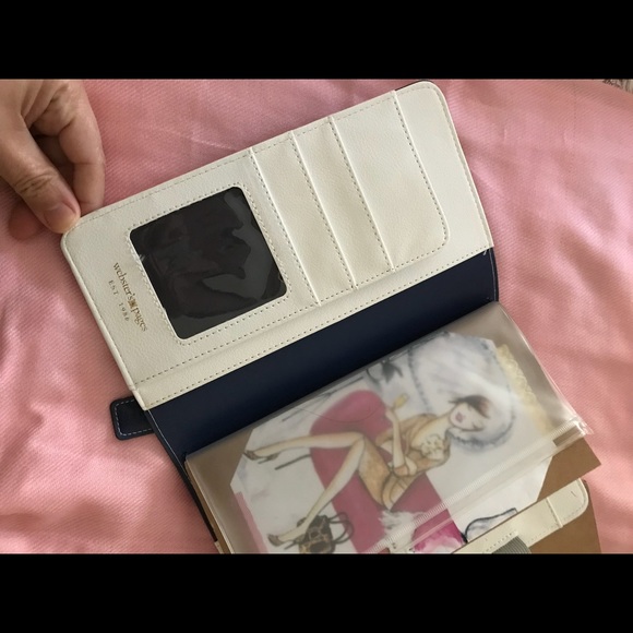 Webster’s Pages Navy Floral Traveler’s Notebook - Picture 3 of 5