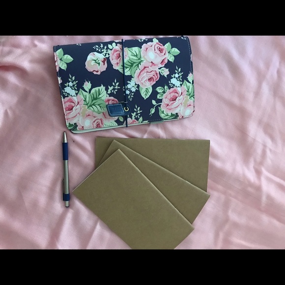 Webster’s Pages Navy Floral Traveler’s Notebook - Picture 5 of 5