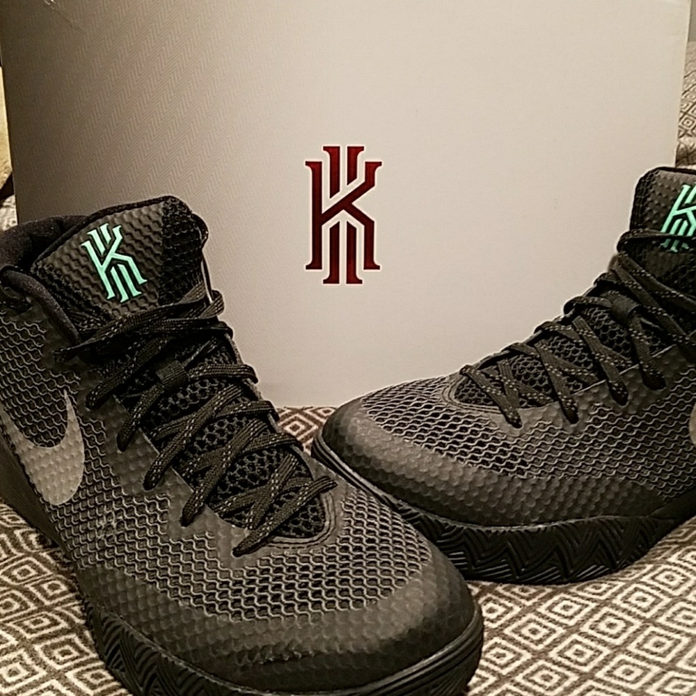 Kyrie 1 "Drive Way"
