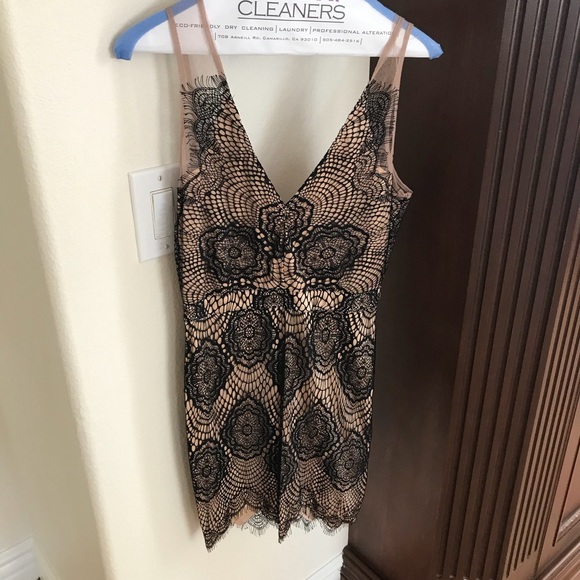 Black and Tan lace dress - Picture 2 of 3