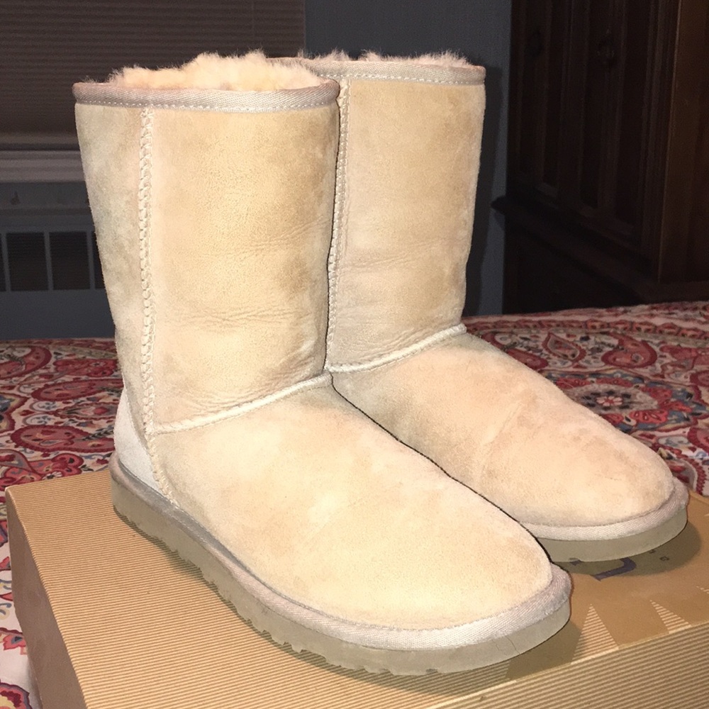 UGG Classic Short Size 6
