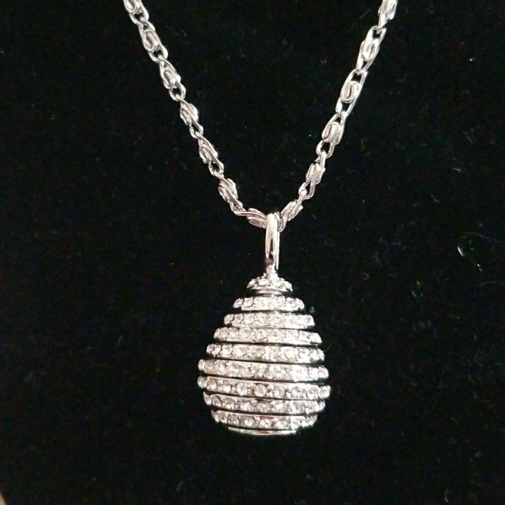 Beehive necklace
